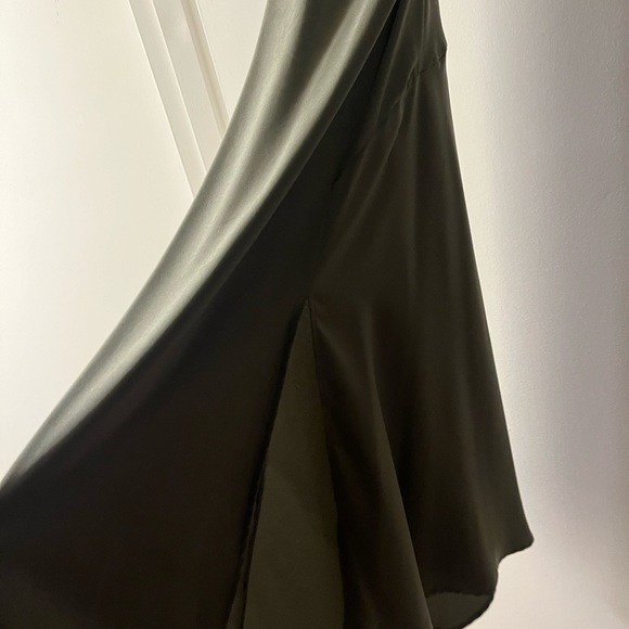 Dark green silk slip dress ASTR the label - Picture 2 of 4